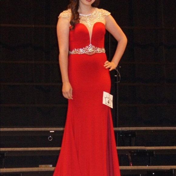 Red Mac Duggal. Size 6 stretch slit jeweled